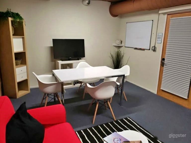  Reds and whites Sweet Space for 3 people! 