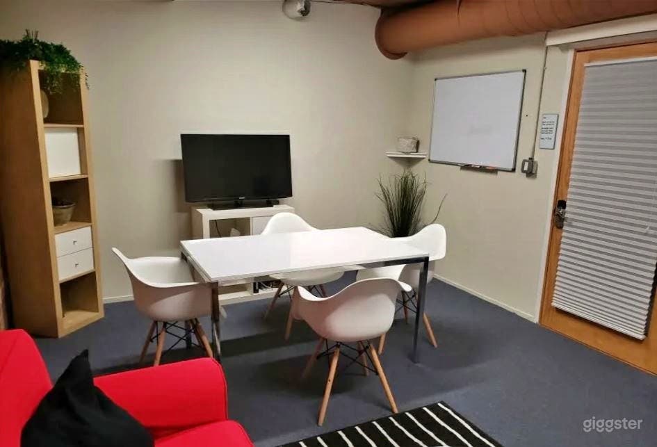 Reds and whites Sweet Space for 3 people! Photo 1