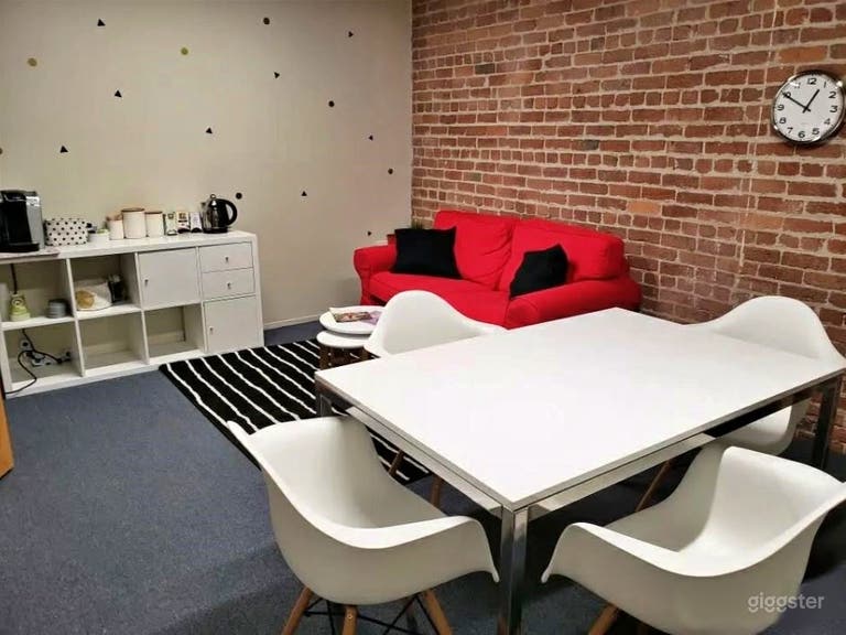  Reds and whites Sweet Space for 3 people! 