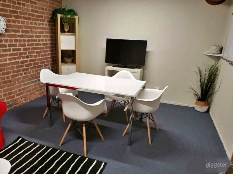  Reds and whites Sweet Space for 3 people! 