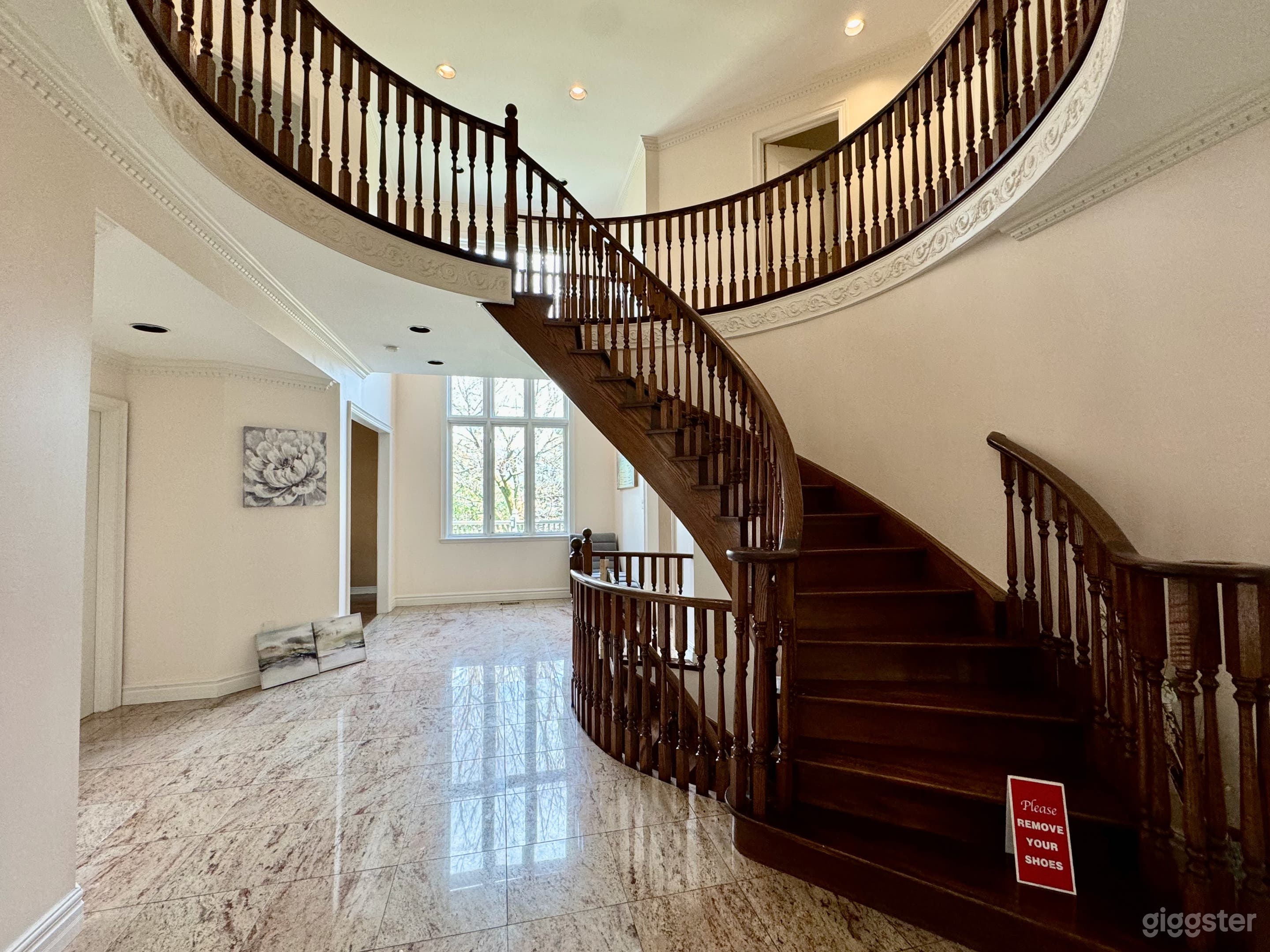 Spacious Sun-Lit Estate: Spiral Staircase & Massive Windows Photo 1