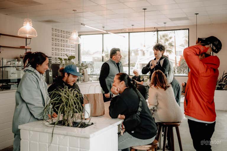  Vibrant Cafe in Highland Park 