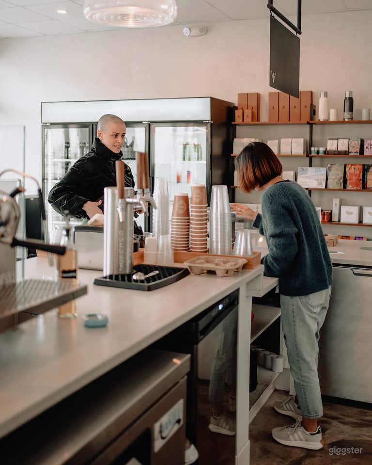  Vibrant Cafe in Highland Park 