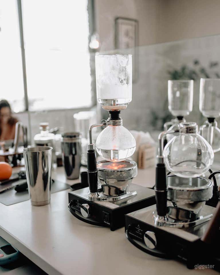  Vibrant Cafe in Highland Park 