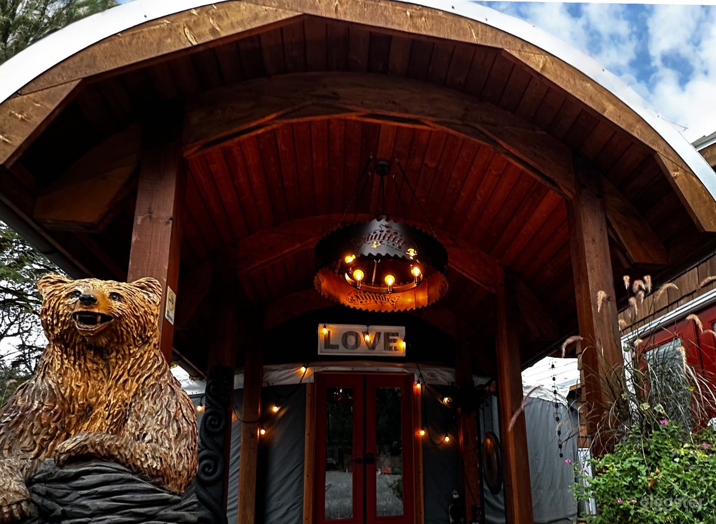 Tranquil Creekside Yurt Photo 3