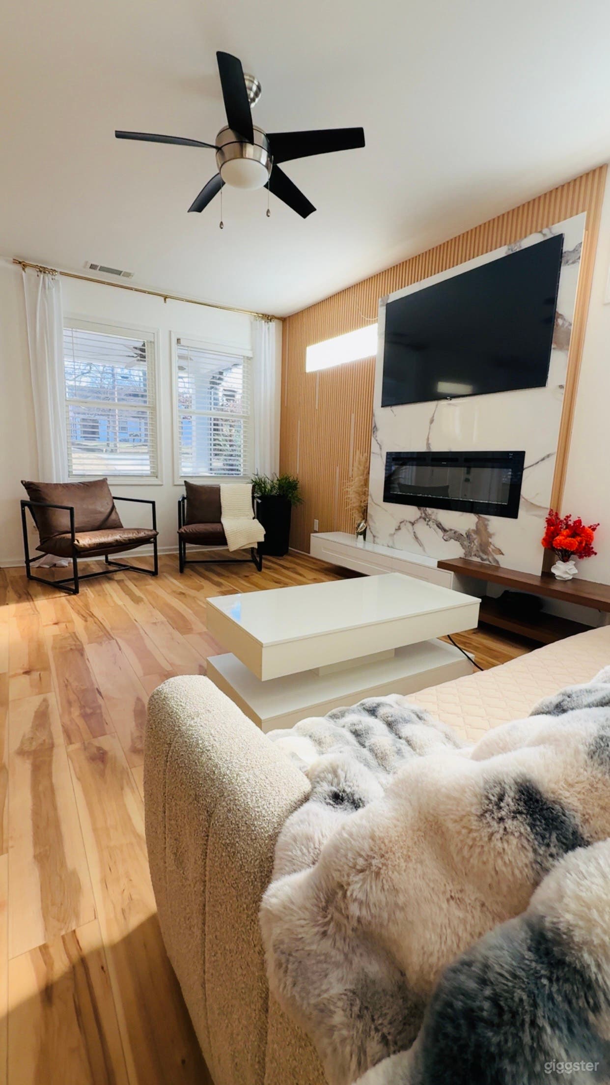 Chic Family Home with Hardwood Floors & Spacious Layout Photo 2