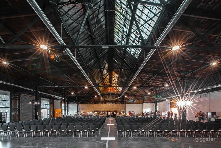  Industrieller Innenhof-Veranstaltungsraum mit Innenhalle & Garten 