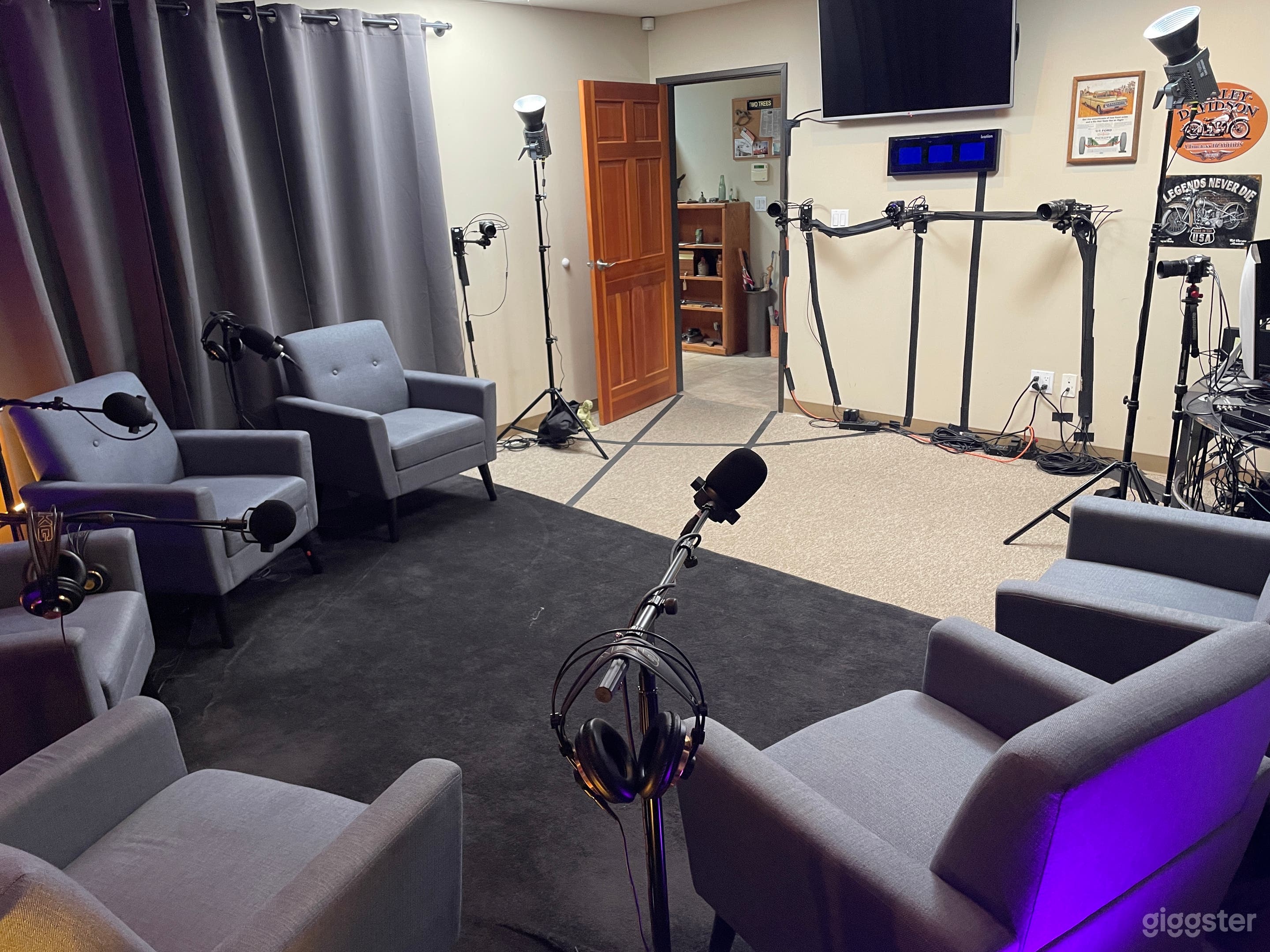Podcast Studio with Vintage Feel Photo 3