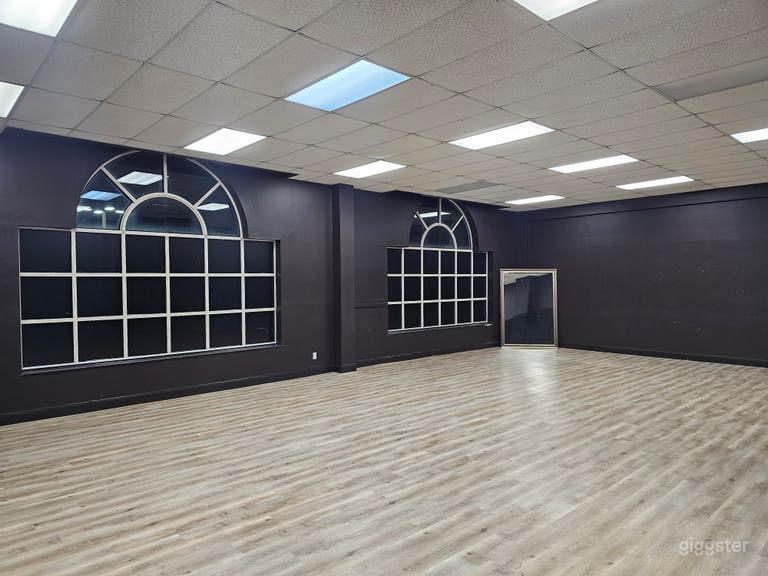  Versatile Rehearsal Studio in SW Houston w/ Mirrors & Sounds 