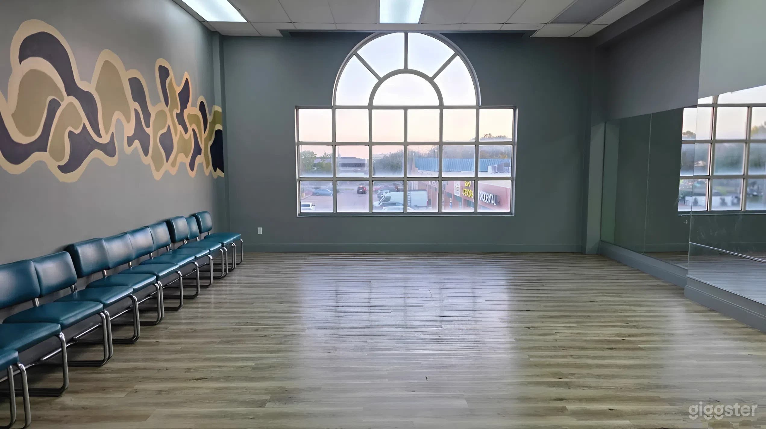 Versatile Rehearsal Studio in SW Houston w/ Mirrors & Sounds Photo 1