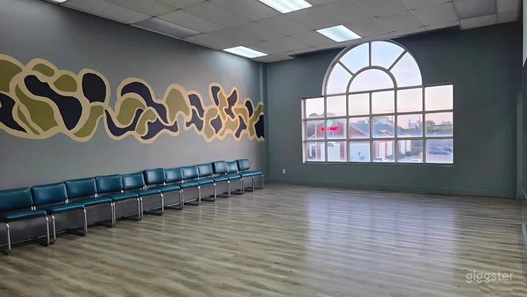  Versatile Rehearsal Studio in SW Houston w/ Mirrors & Sounds 