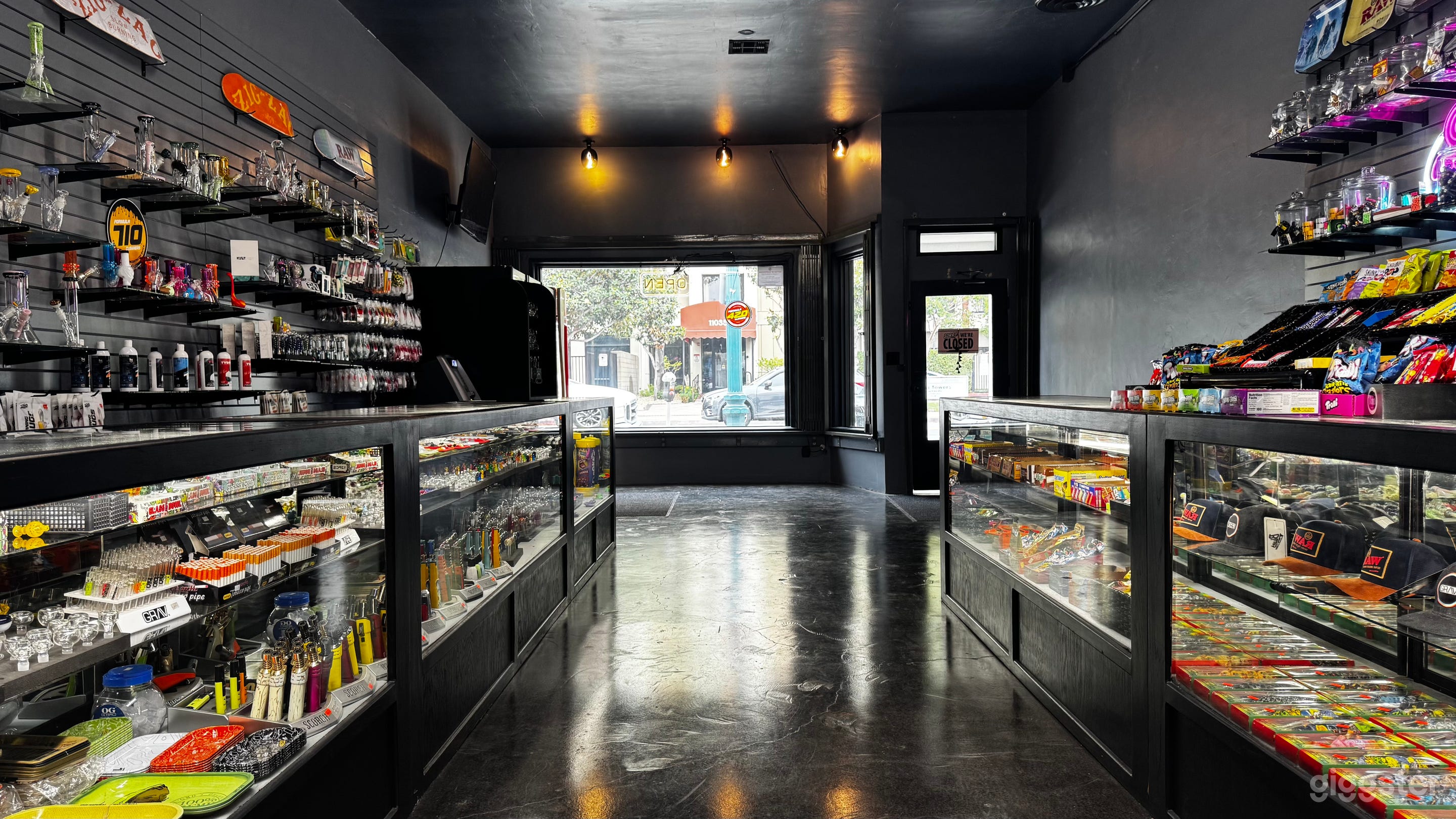 Hermosa tienda de tabaco en el corazón de NoHo Foto 1