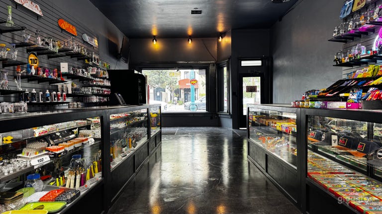  Hermosa tienda de tabaco en el corazón de NoHo 