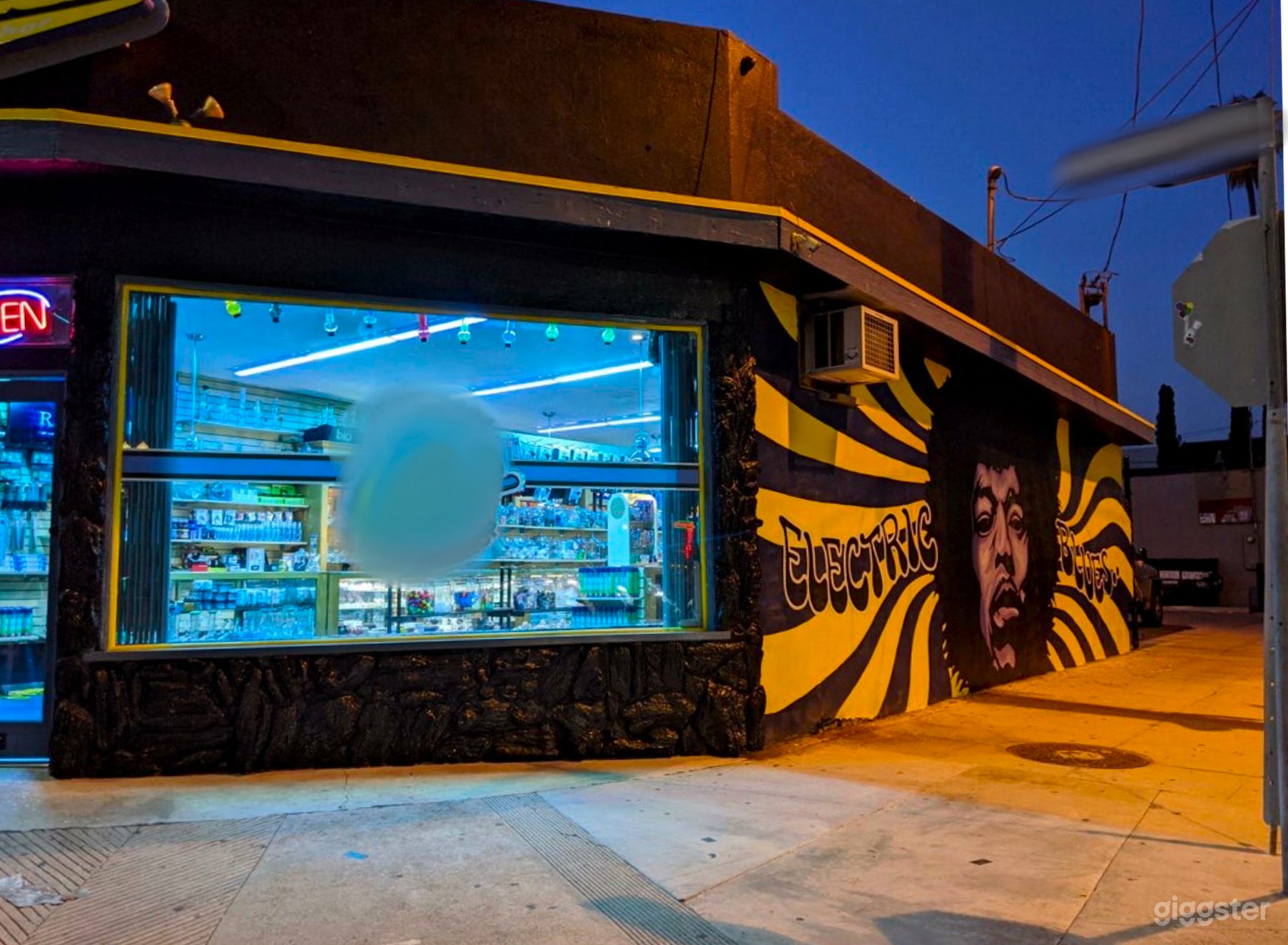 Beautiful Smoke Shop in The Heart of NoHo Photo 1