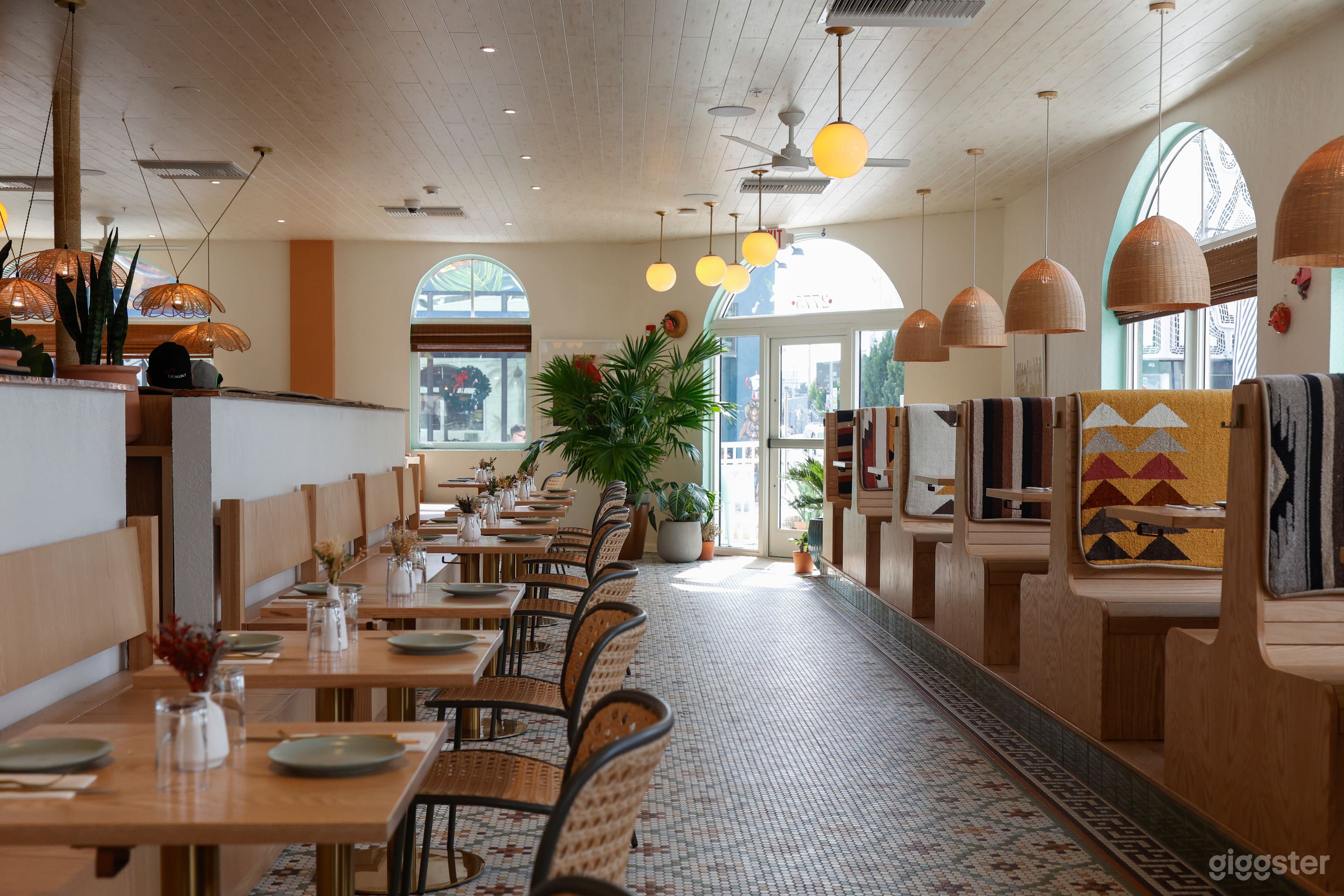 Artistic/Cosy Lounge/Restaurant in Wynwood Photo 1