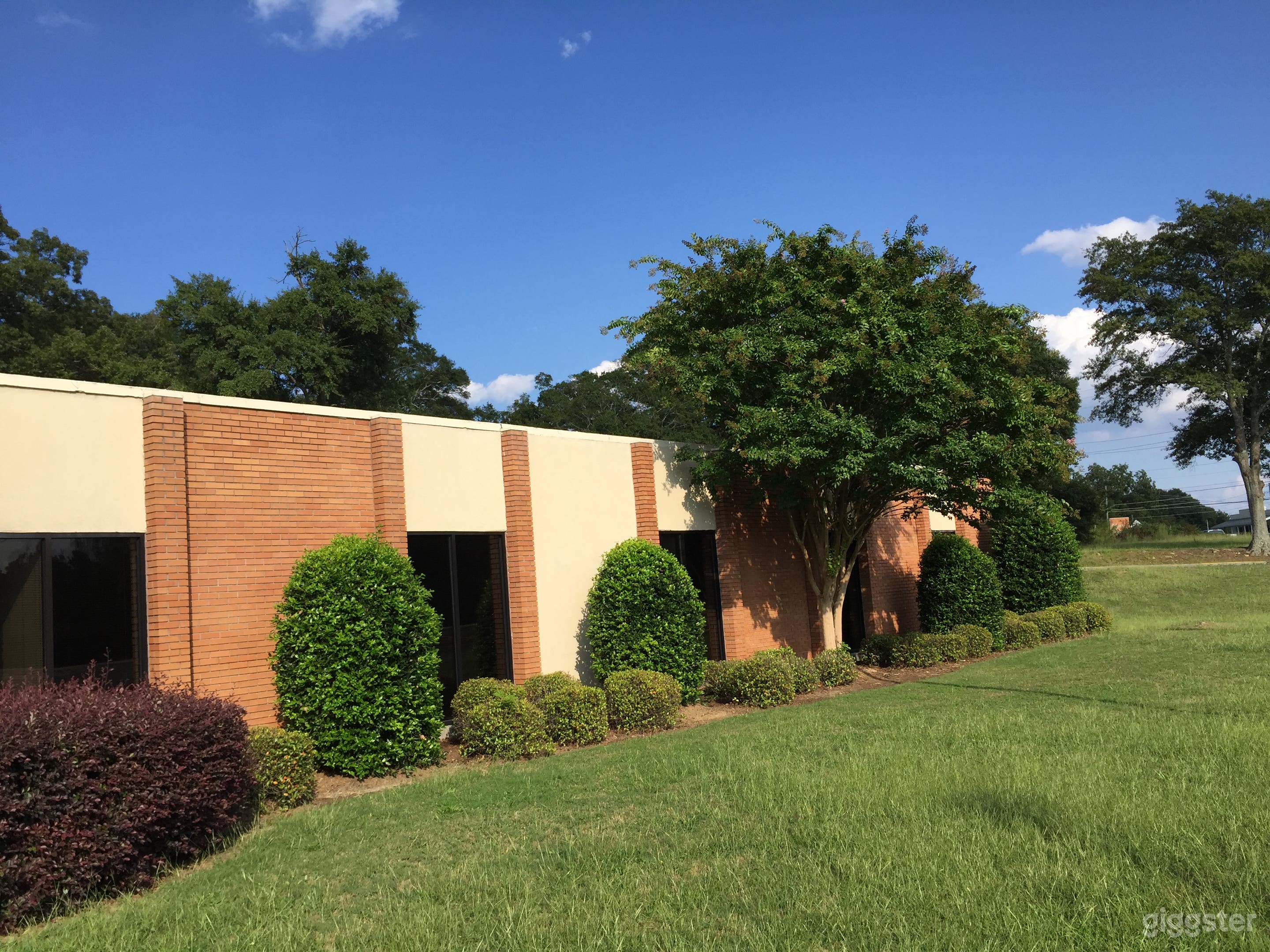 Office suites with Industrial / Warehouse Space Photo 2