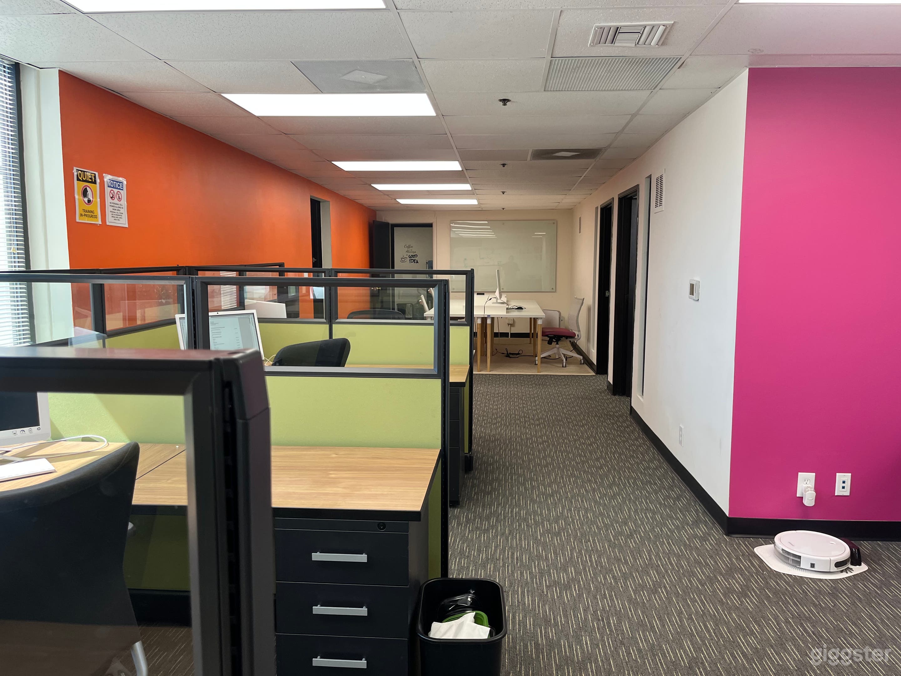 Dynamic fun office Space Photo 1