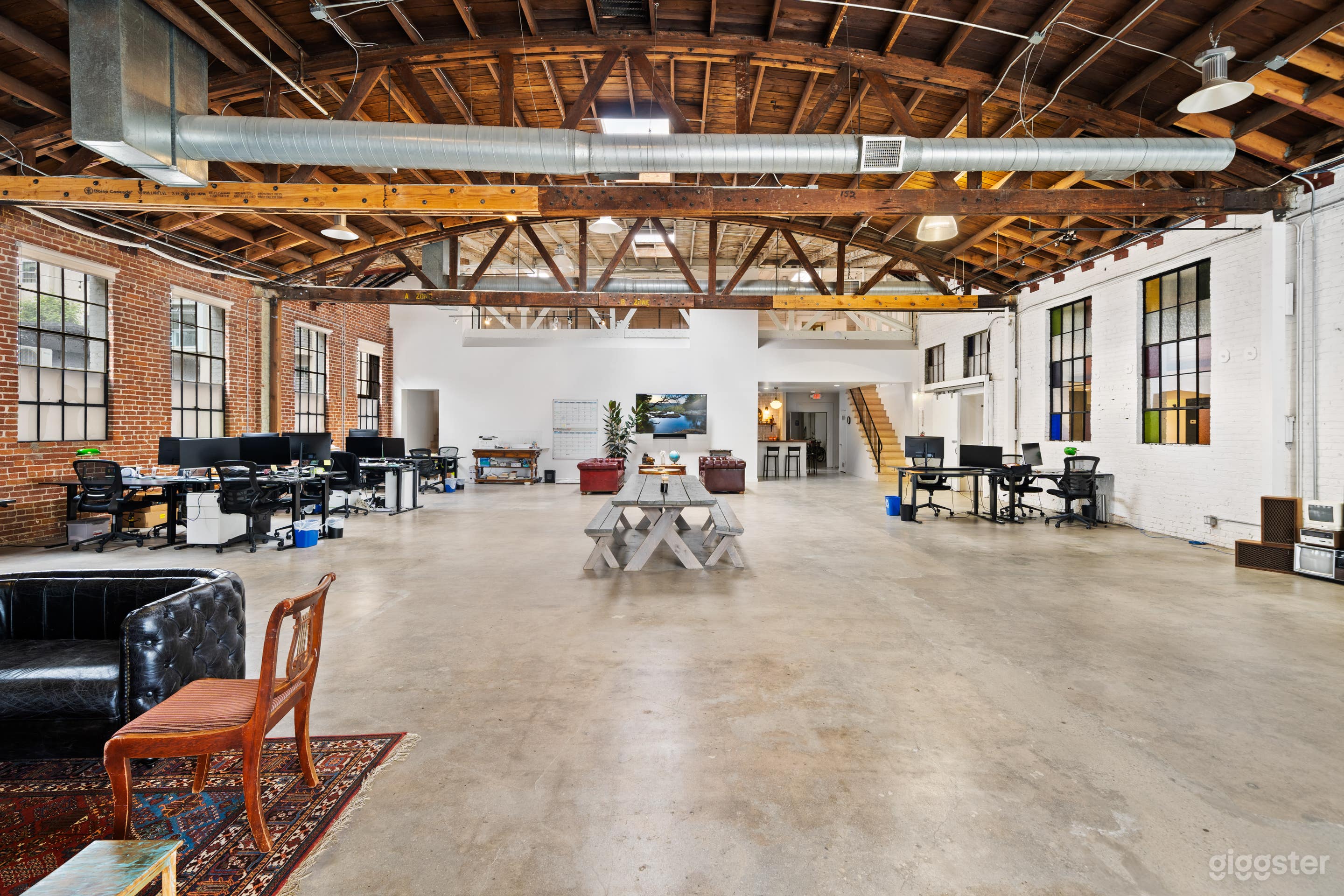 ECHO PARK MEGA-FLEX CREATIVE SPACE Photo 3