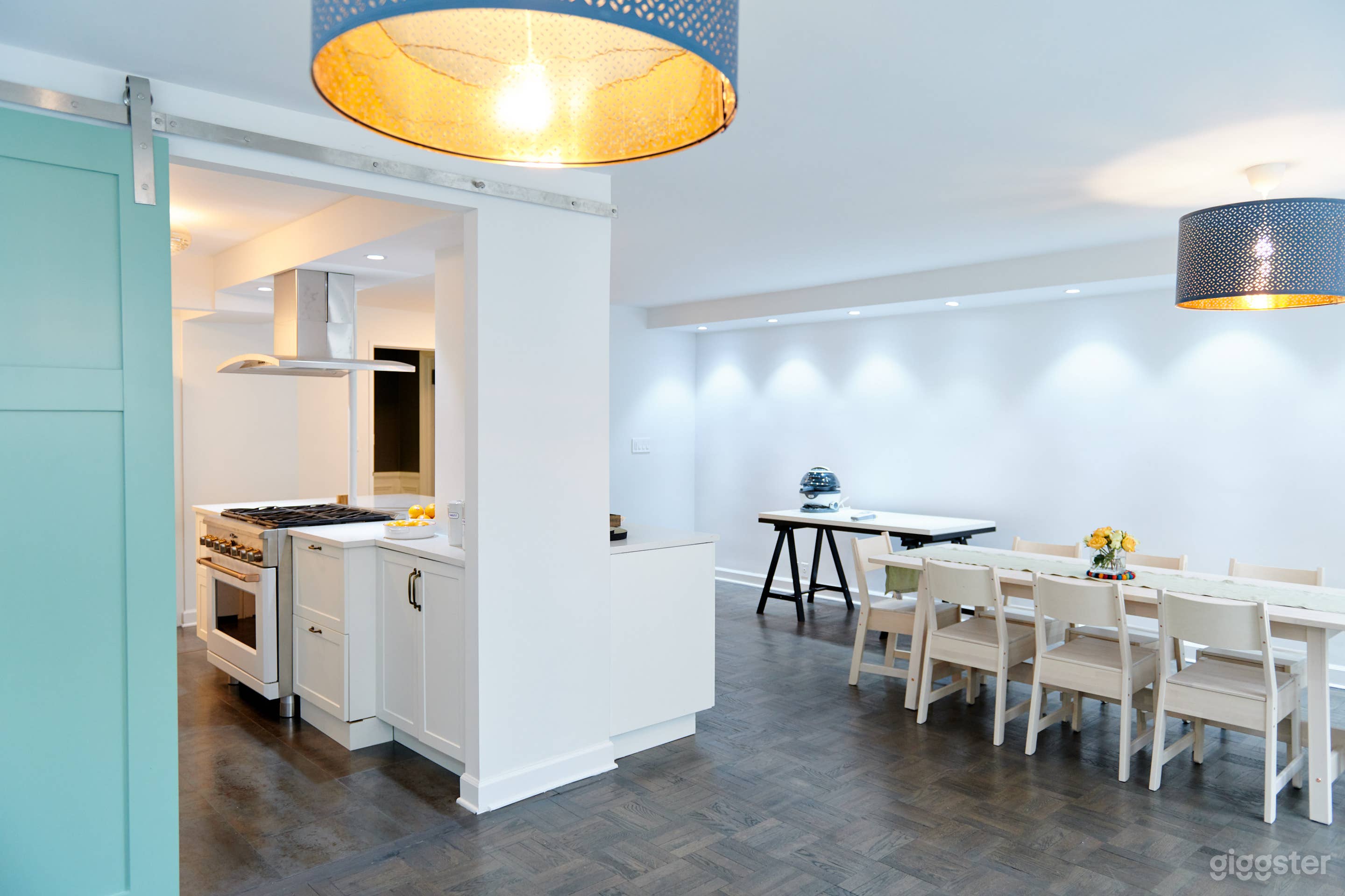 Sunny Renovated Ues Photo Studio Photo 2