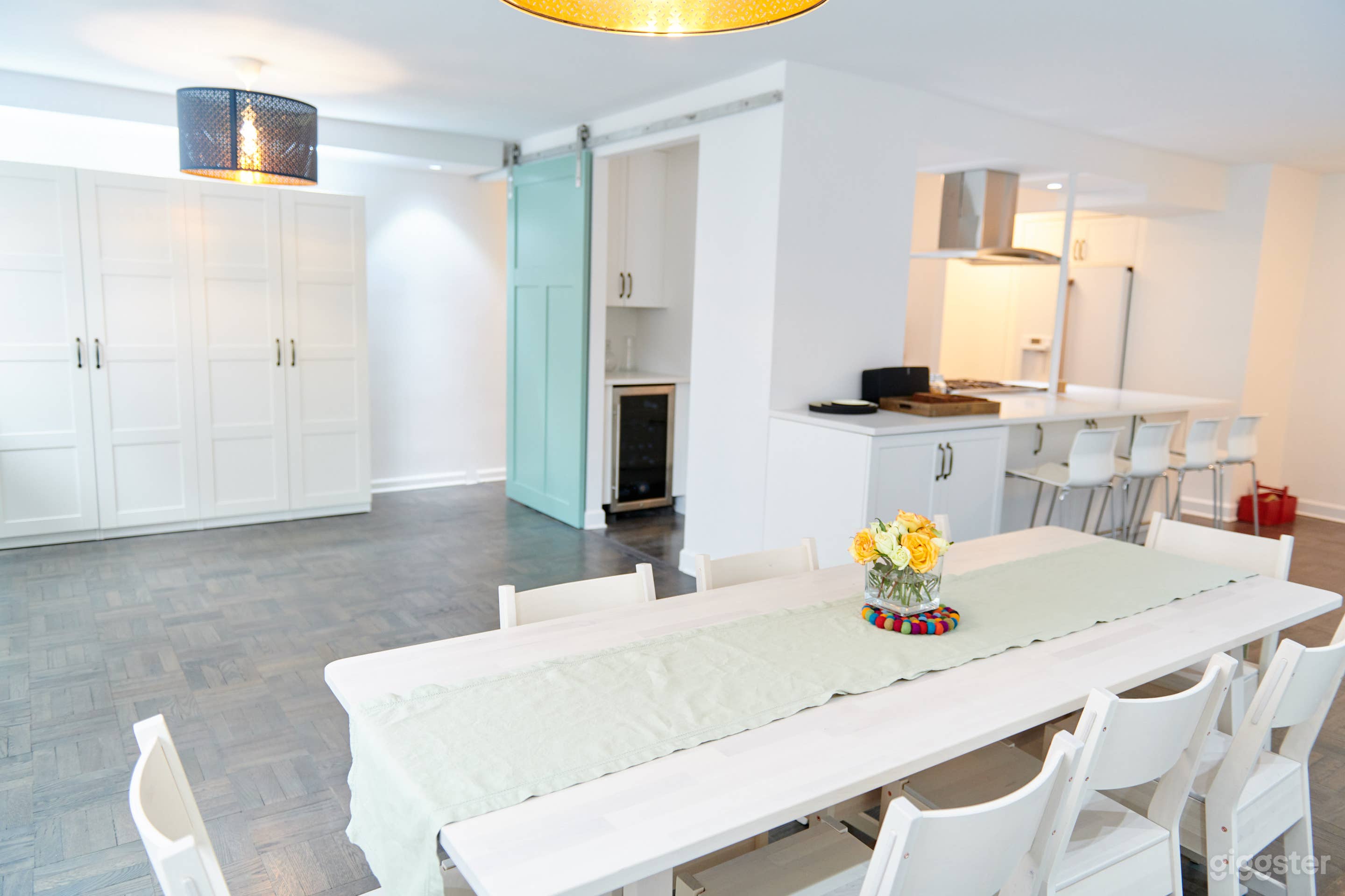 Sunny Renovated Ues Photo Studio Photo 4