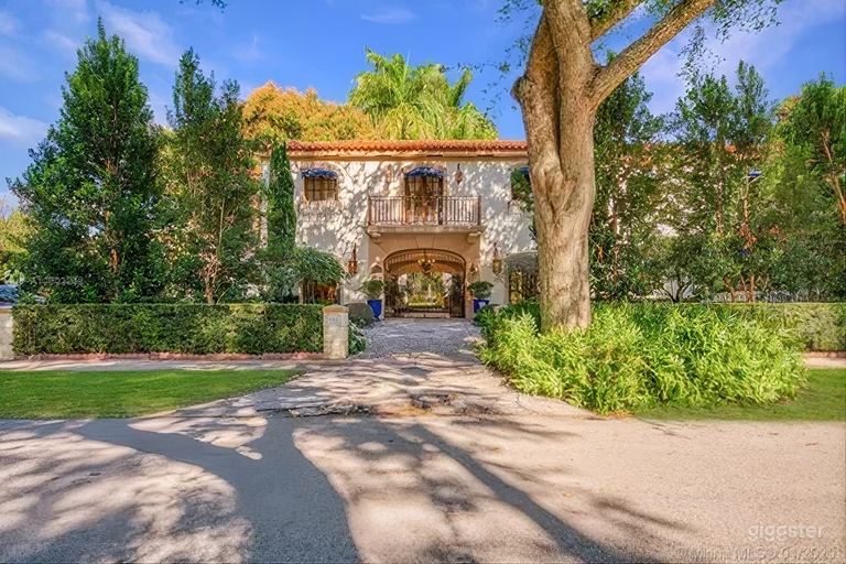  Breathtaking Spanish Style Villa 