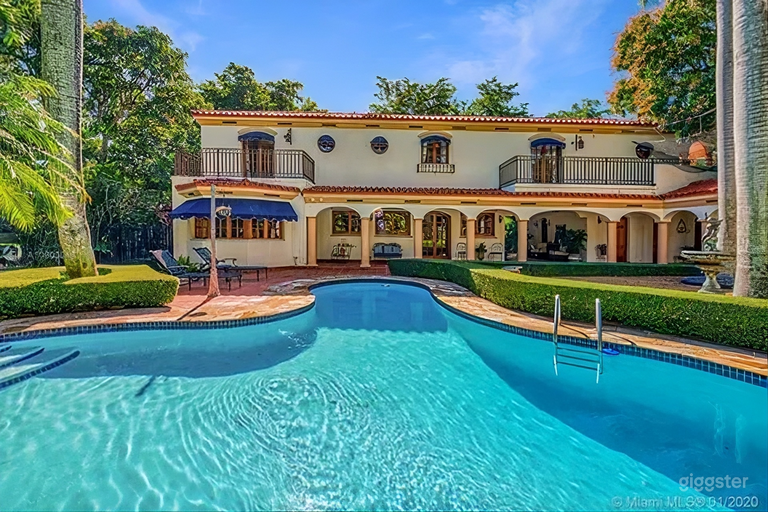  Breathtaking Spanish Style Villa 