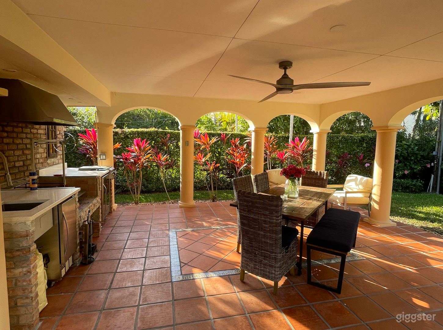 Breathtaking Spanish Style Villa Photo 4