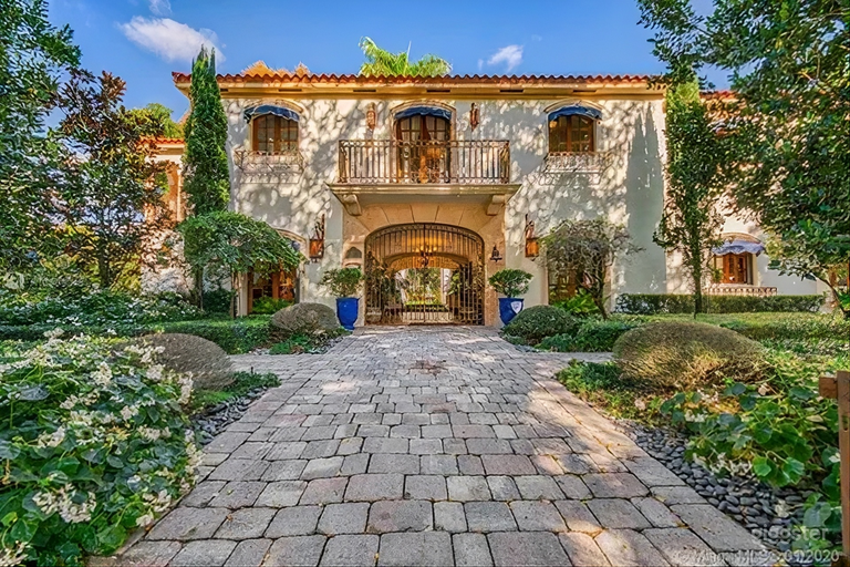  Breathtaking Spanish Style Villa 