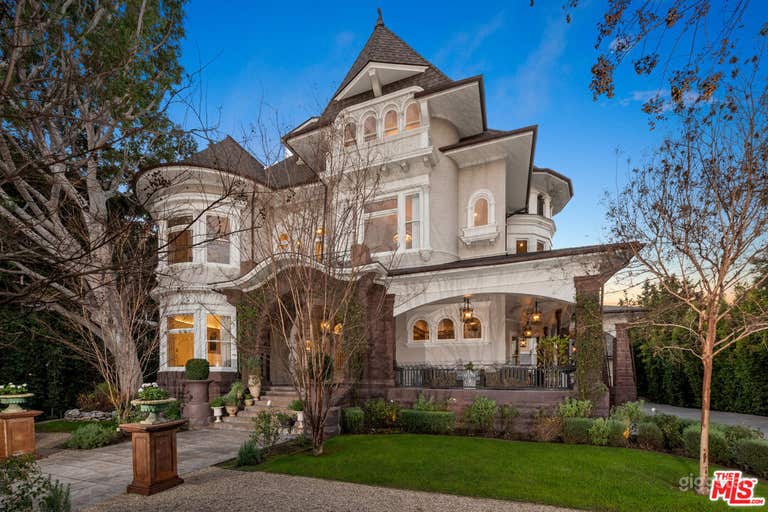  Stunning Victorian Mansion 
