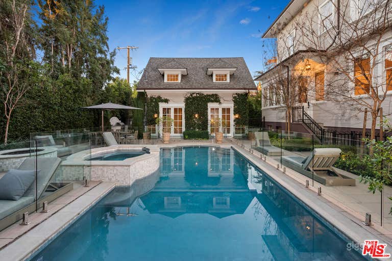  Stunning Victorian Mansion 