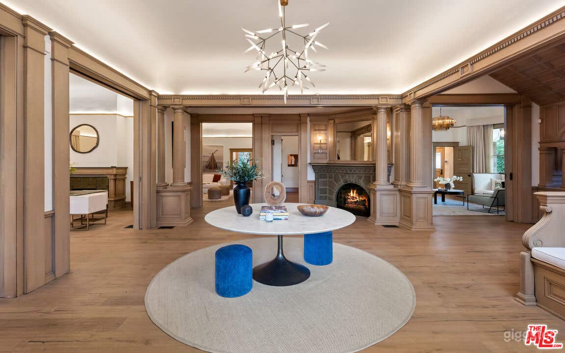 Stunning Victorian Mansion Photo 3