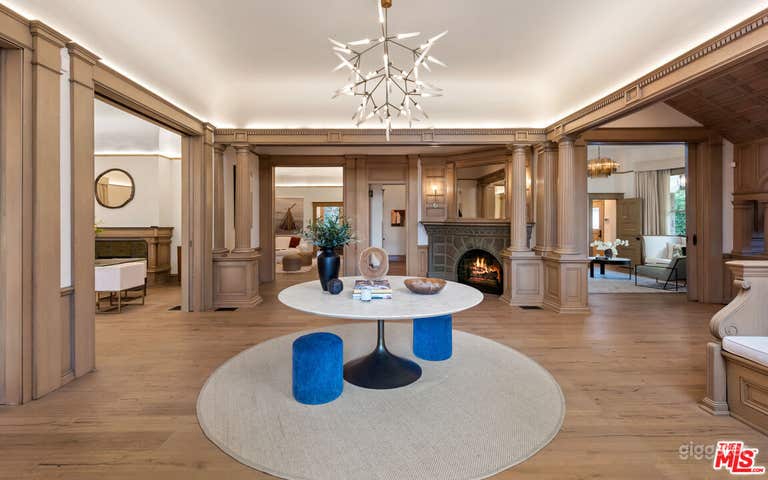  Stunning Victorian Mansion 