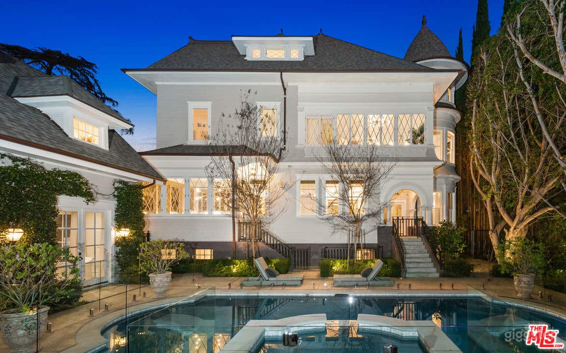 Stunning Victorian Mansion Photo 2