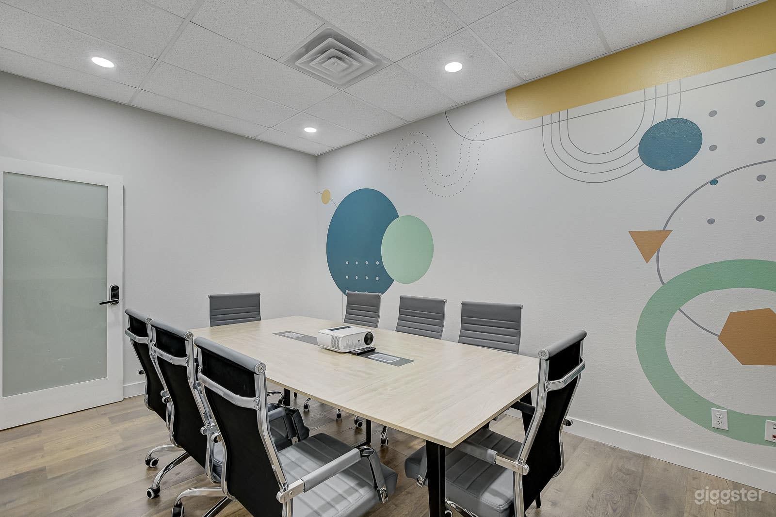 The Huddle Room (up to 6) Las Vegas near Airport/Strip Photo 2