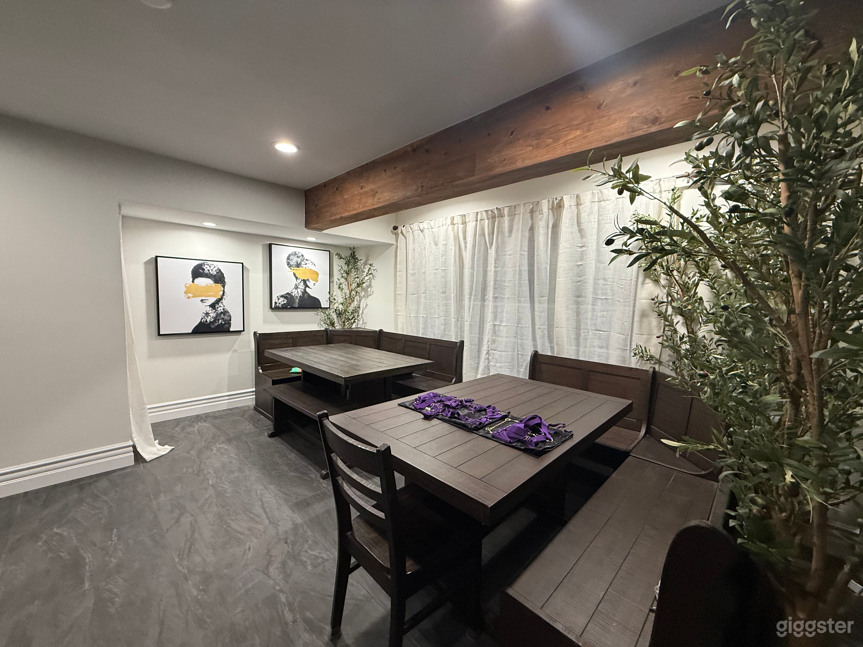 Private Modern Home with Indoor/Outdoor Flow and Pool Photo 4