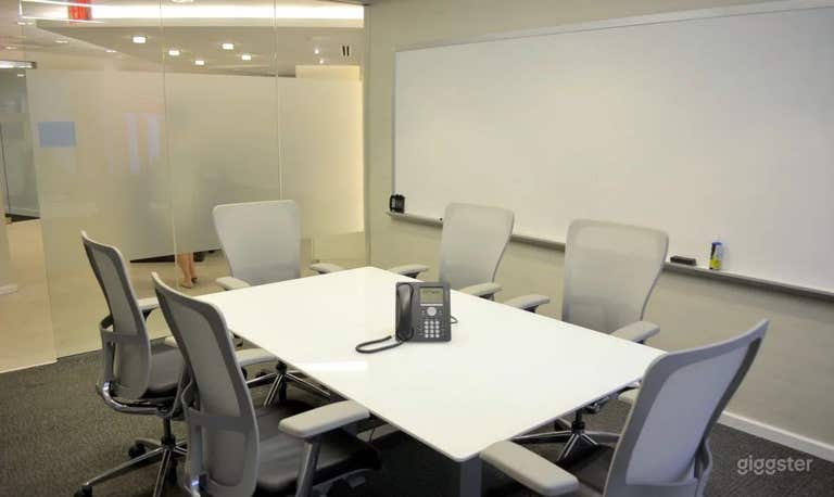  6 People Meeting Room 