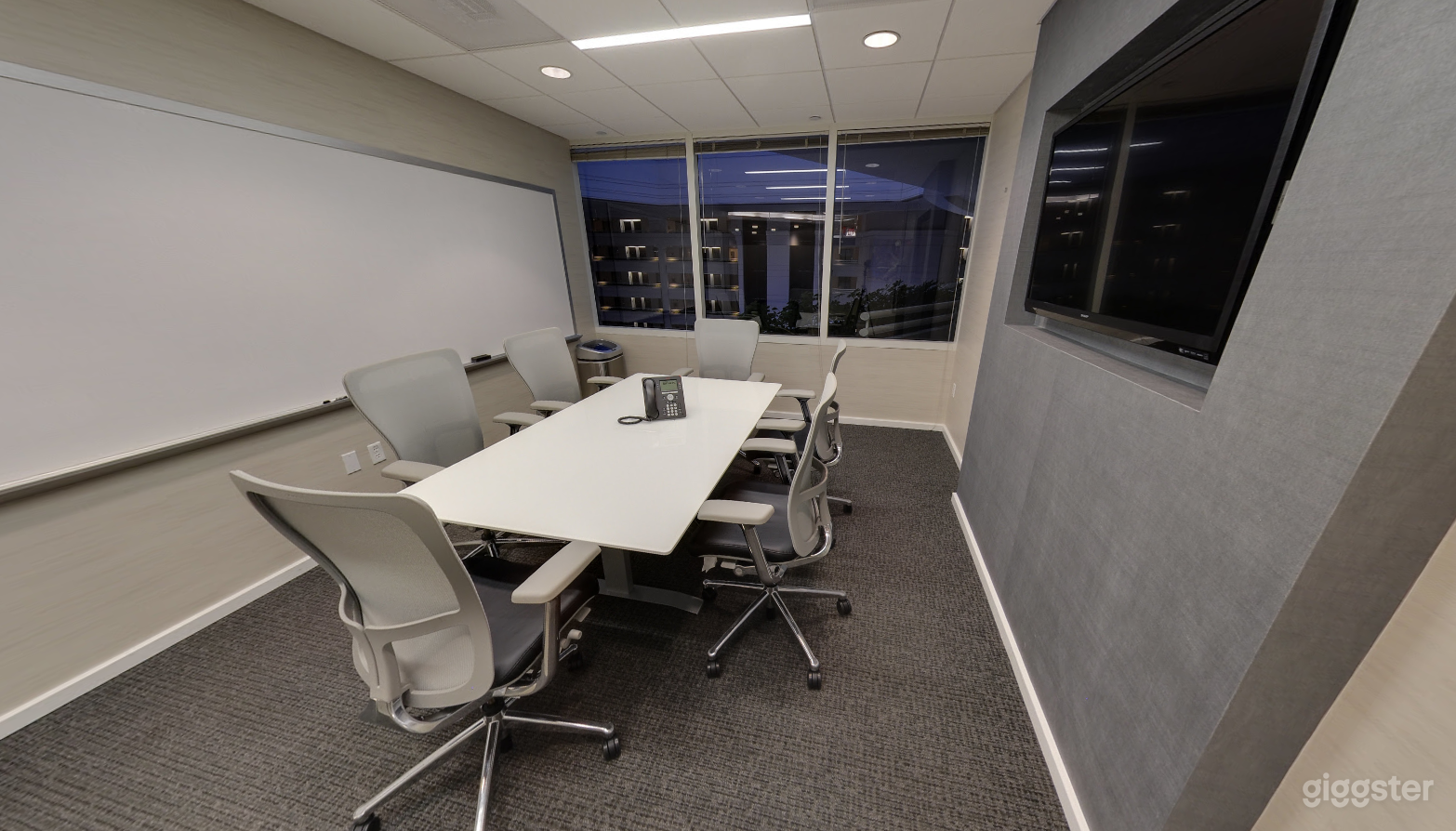 6 People Meeting Room Photo 2