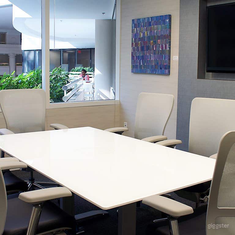 6 People Meeting Room 