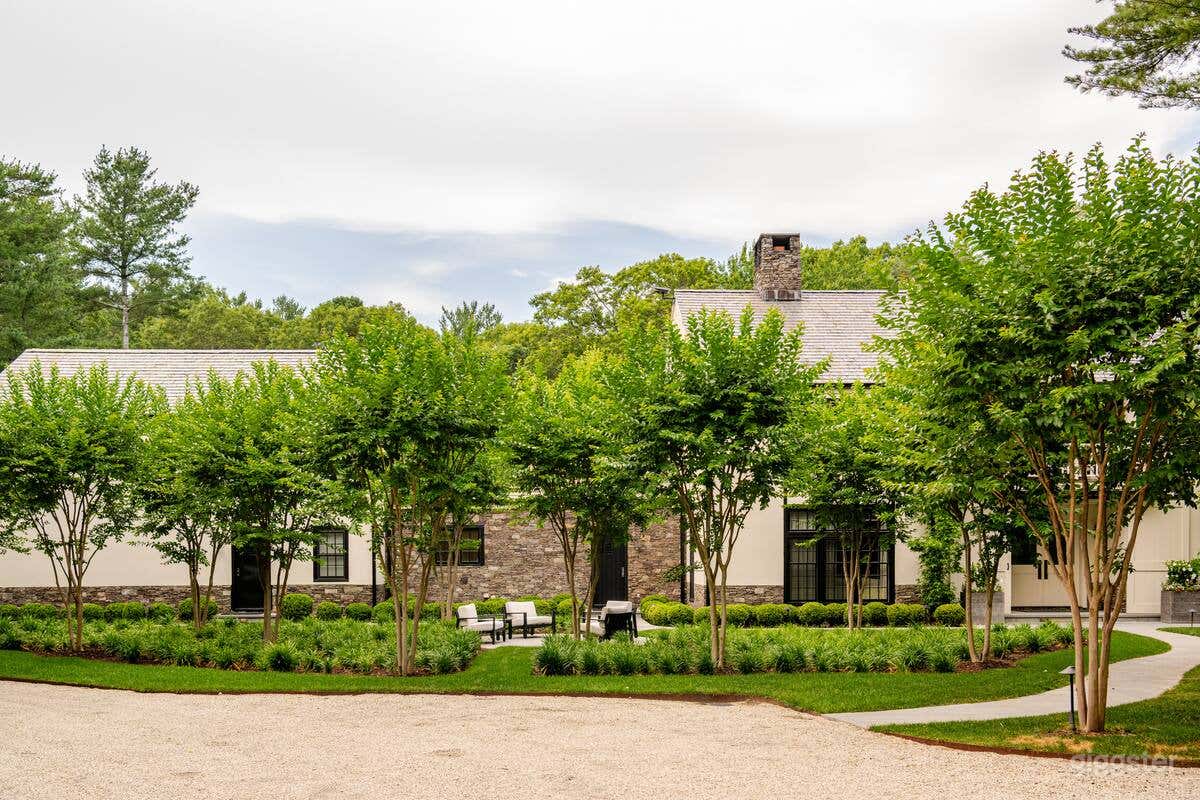 Luxurious 8B Retreat with Pool Tennis East Hampton Photo 3
