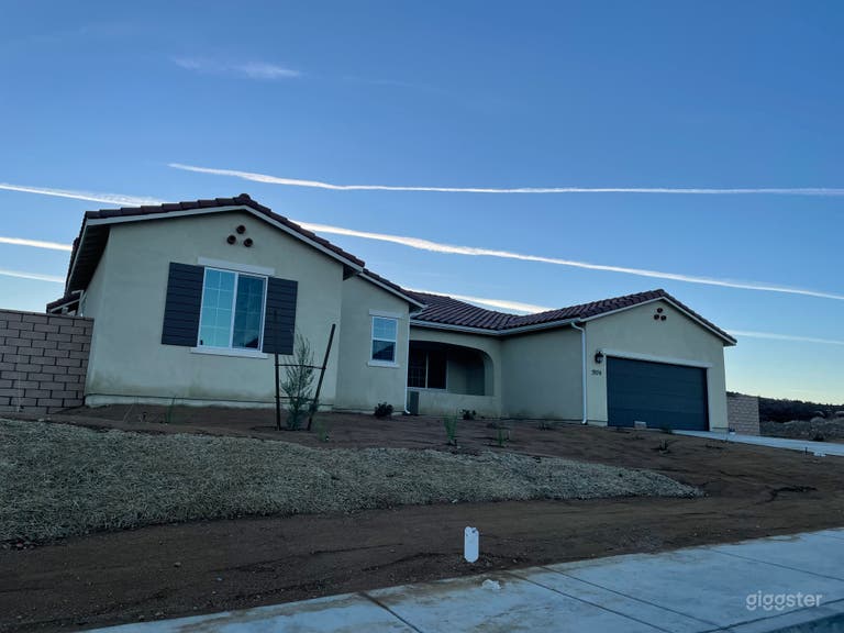  Luxury 4 Bedroom Home in Palmdale “ Joshua Ranch “ 