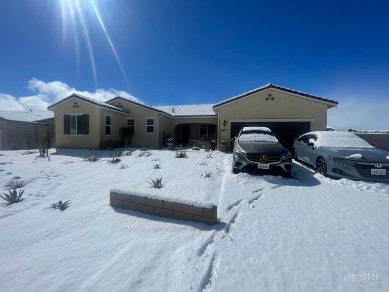  Luxury 4 Bedroom Home in Palmdale “ Joshua Ranch “ 