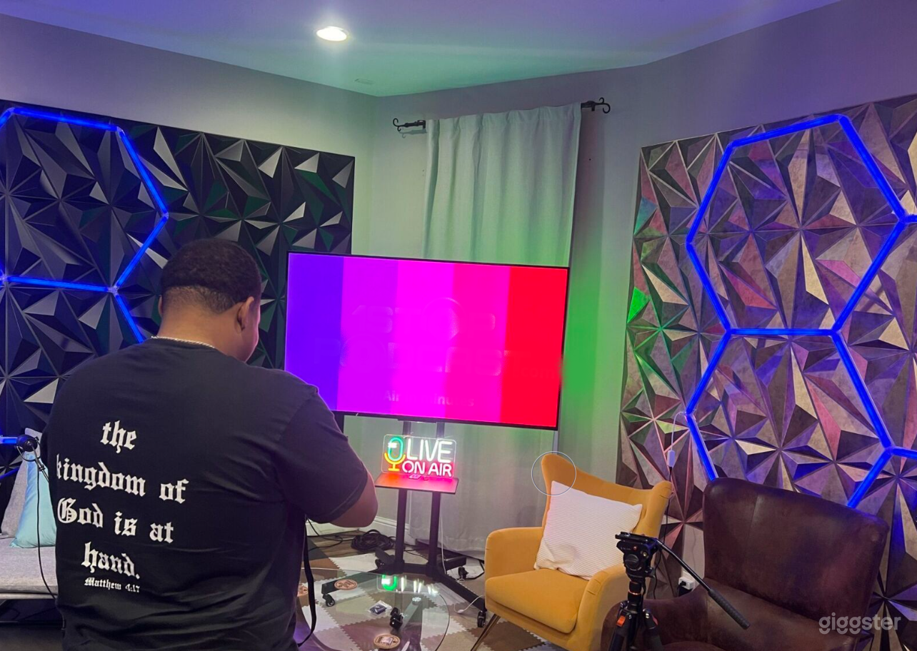 Stylish PODCAST Studio Photo 4