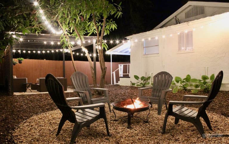  Cozy Modern Home + Backyard w/ Fire-Pit & Grill 