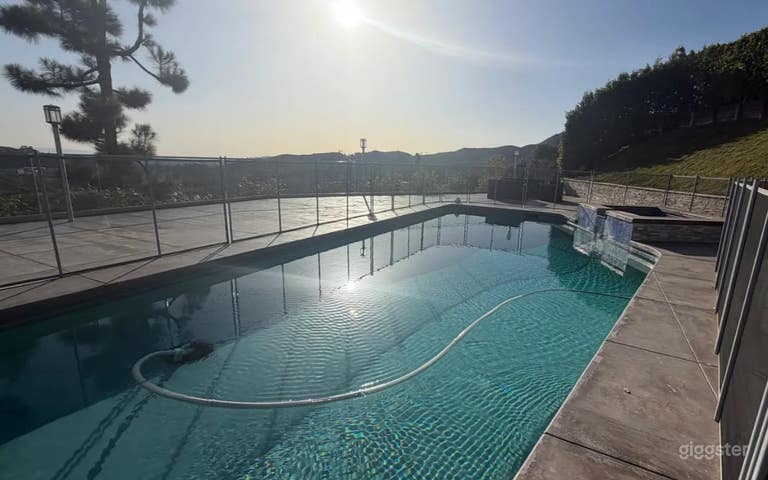  Stunning Pool with Breathtaking Views 