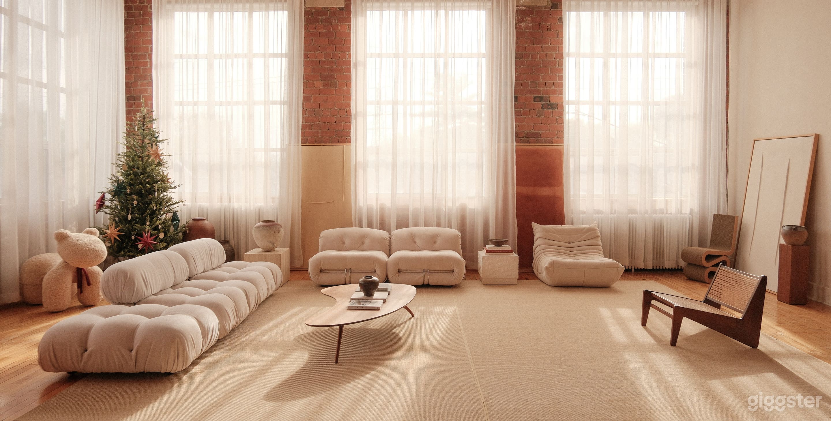 Exposed Brick Loft with Natural Light in Toronto Photo 1
