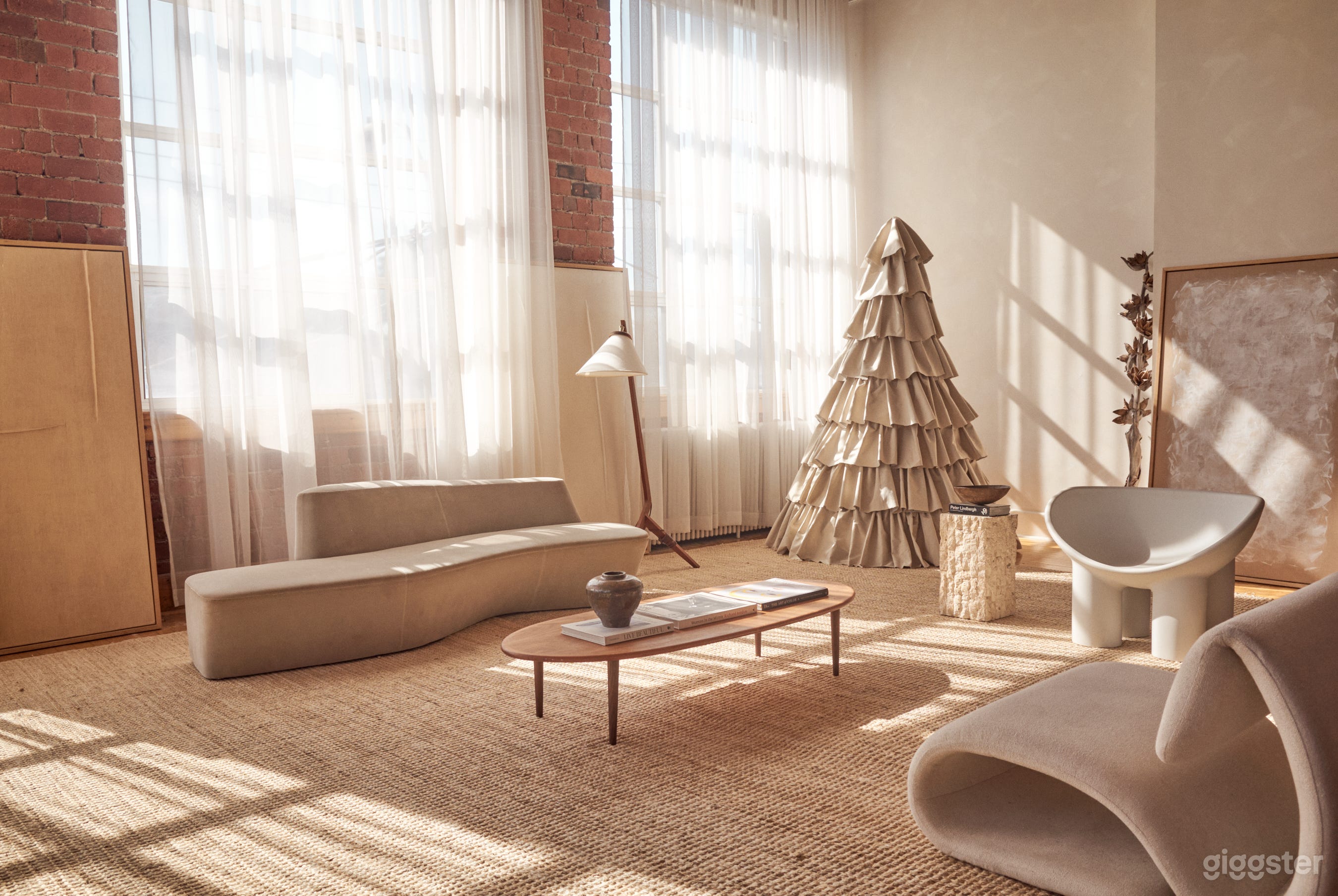 Exposed Brick Loft with Natural Light in Toronto Photo 1