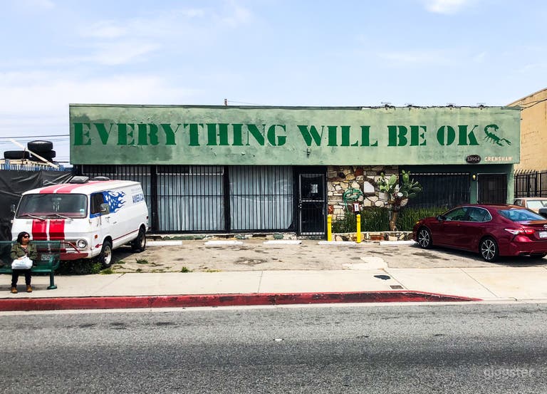  6 on-site parking spots in the front...and an easy-to-find building. 