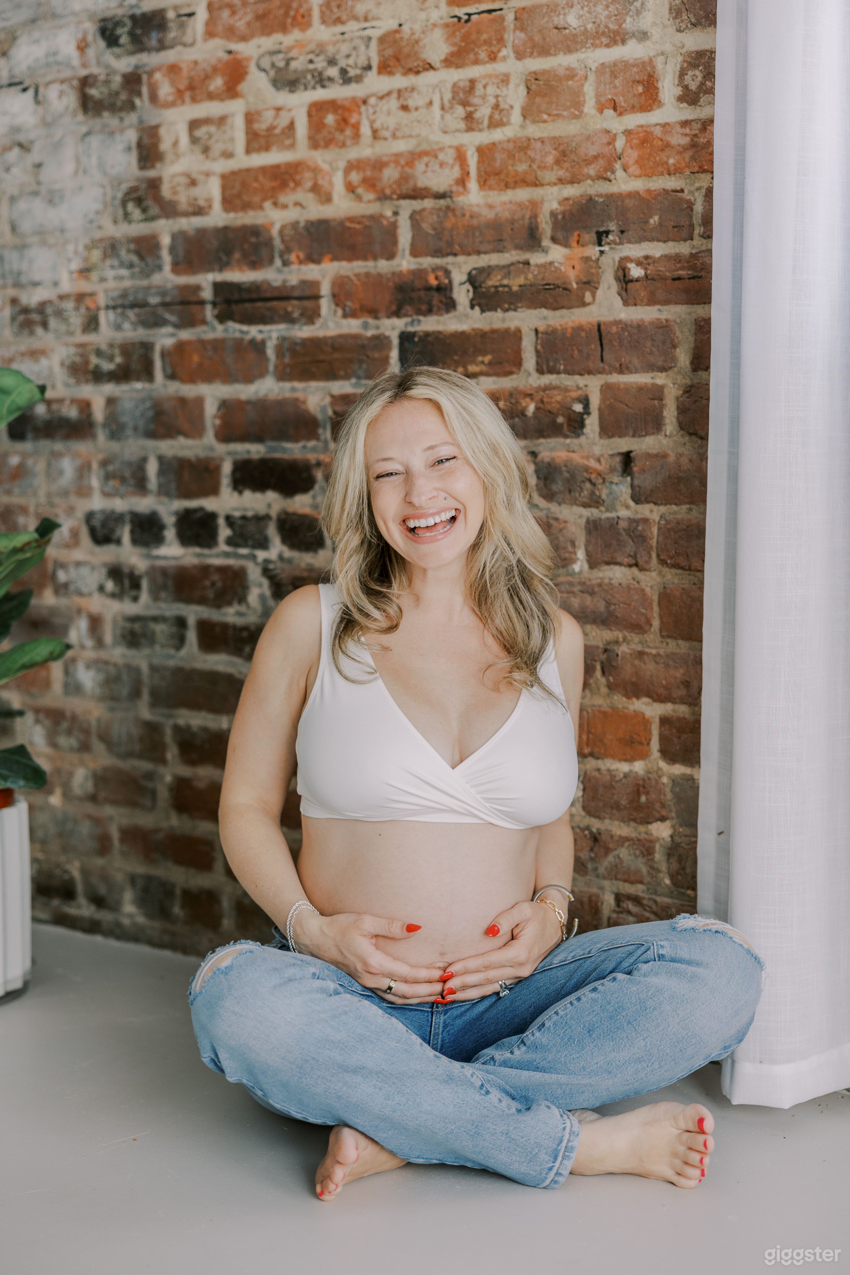 Natural Light Photo Studio with Exposed Brick Photo 2