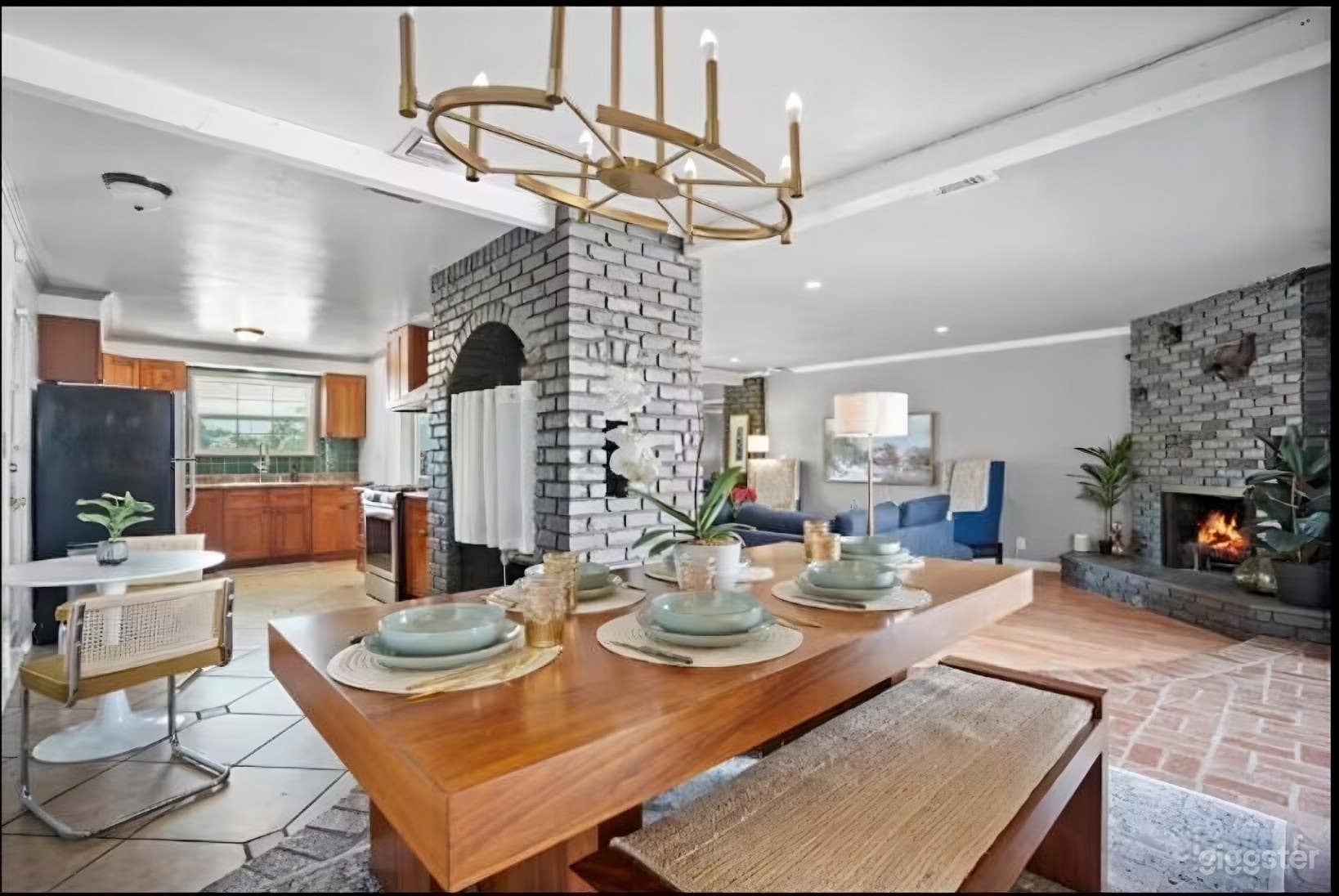 Light-Filled Midway City Creative Space – Clean Lines Photo 3