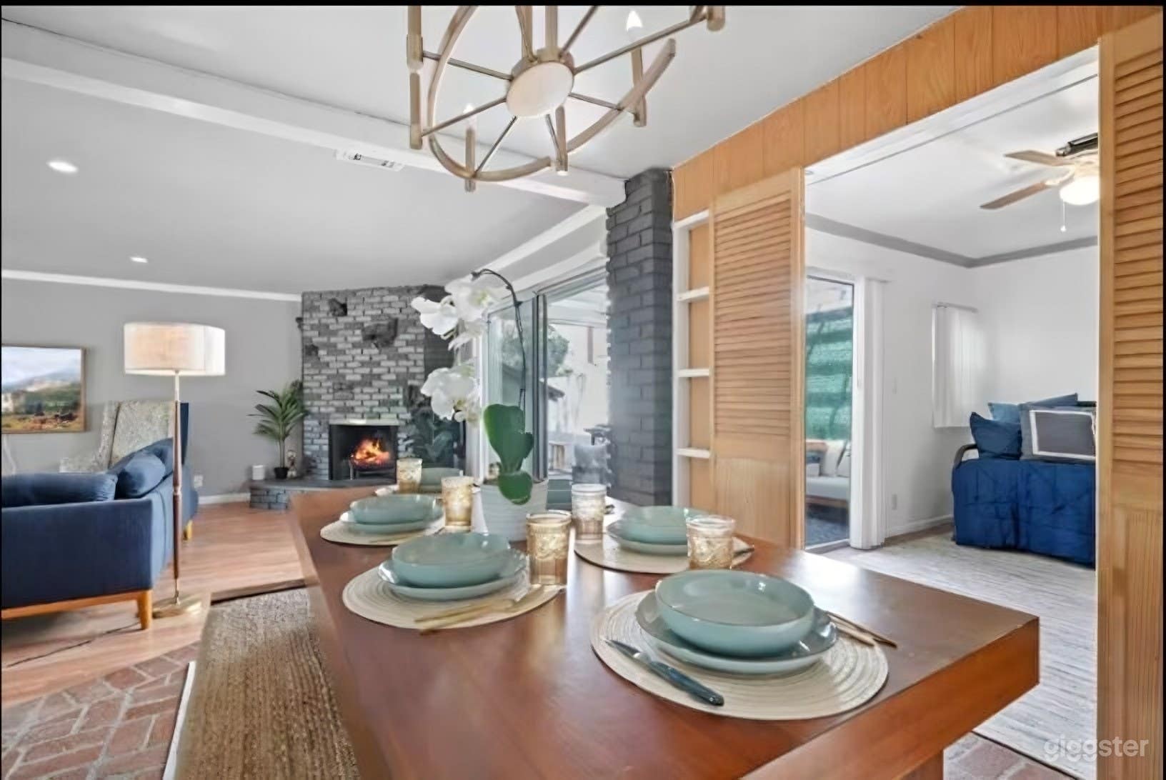 Light-Filled Midway City Creative Space – Clean Lines Photo 4